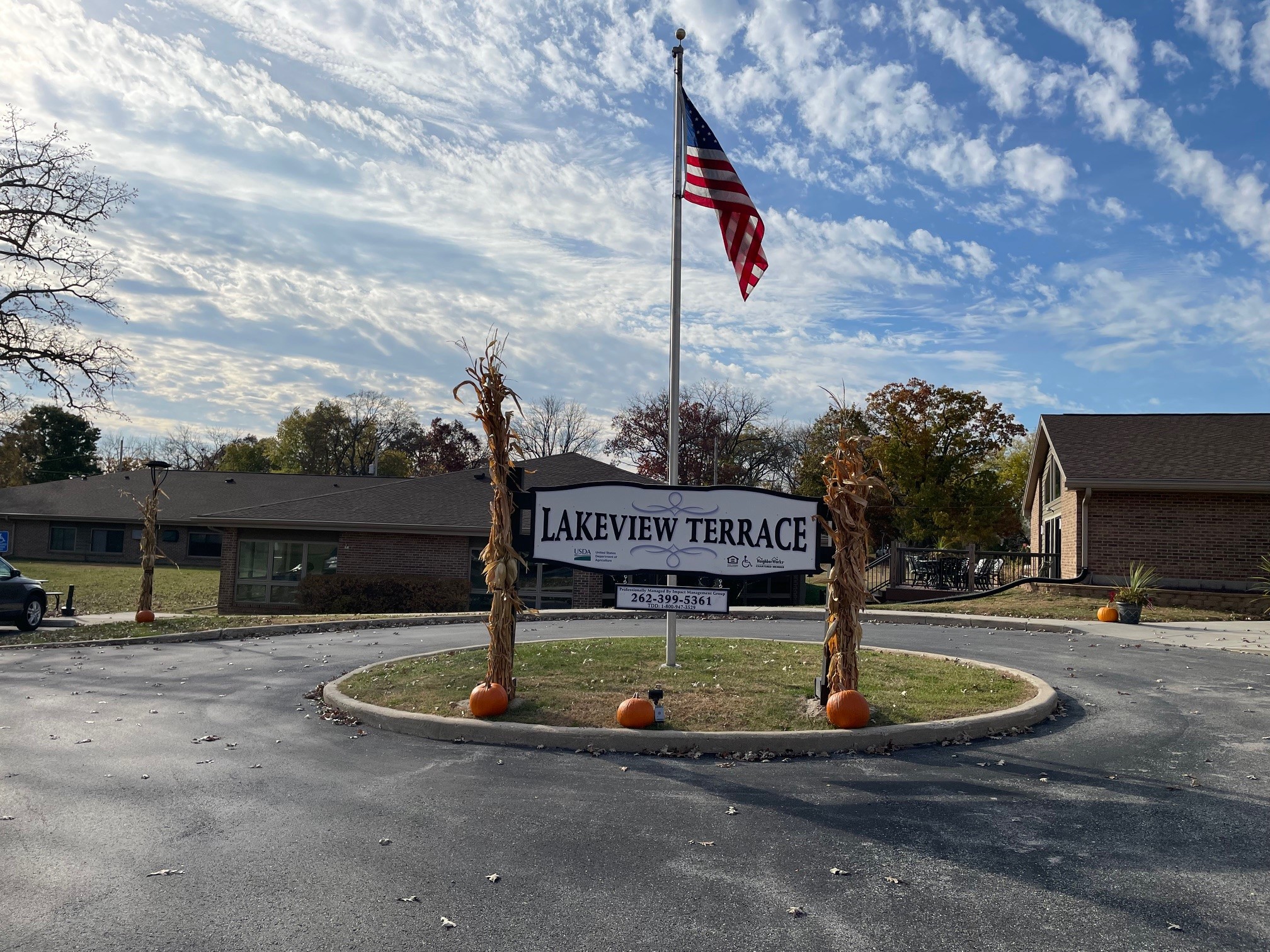 Lakeview Terrace Apartments Exterior and Sign 